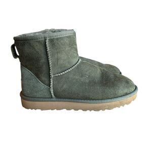 UGG Classic Mini II Boots – Women’s Size 6